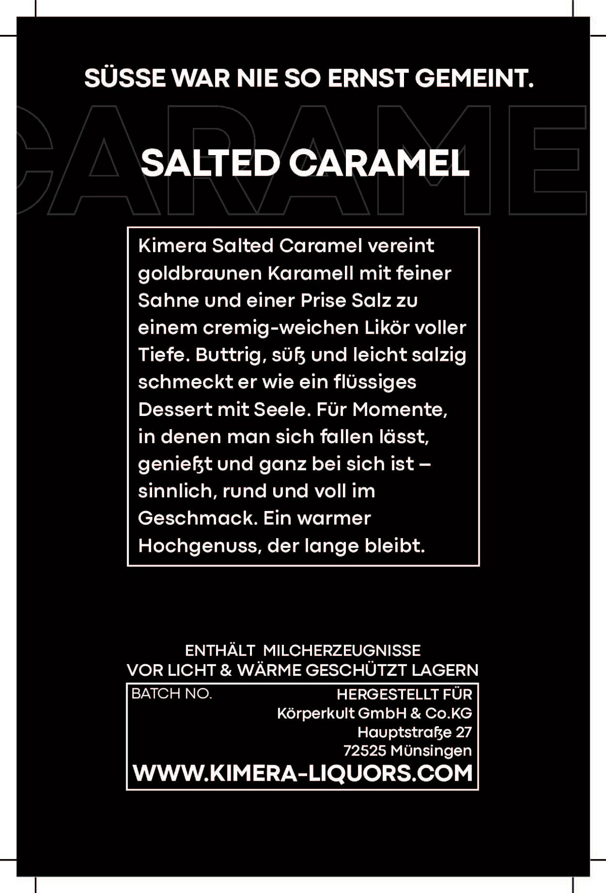 Eine schwarz-weiße Verpackung mit Text über gesalzenes Karamell und Kontaktinformationen.